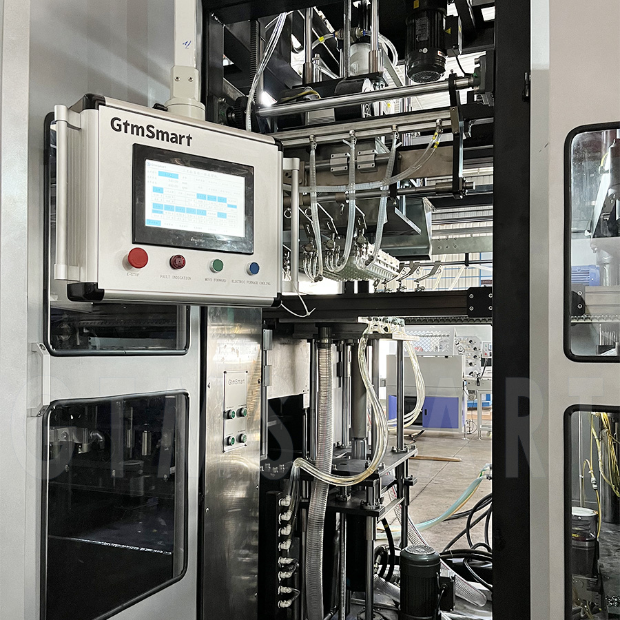 Plastic thermoforming machine